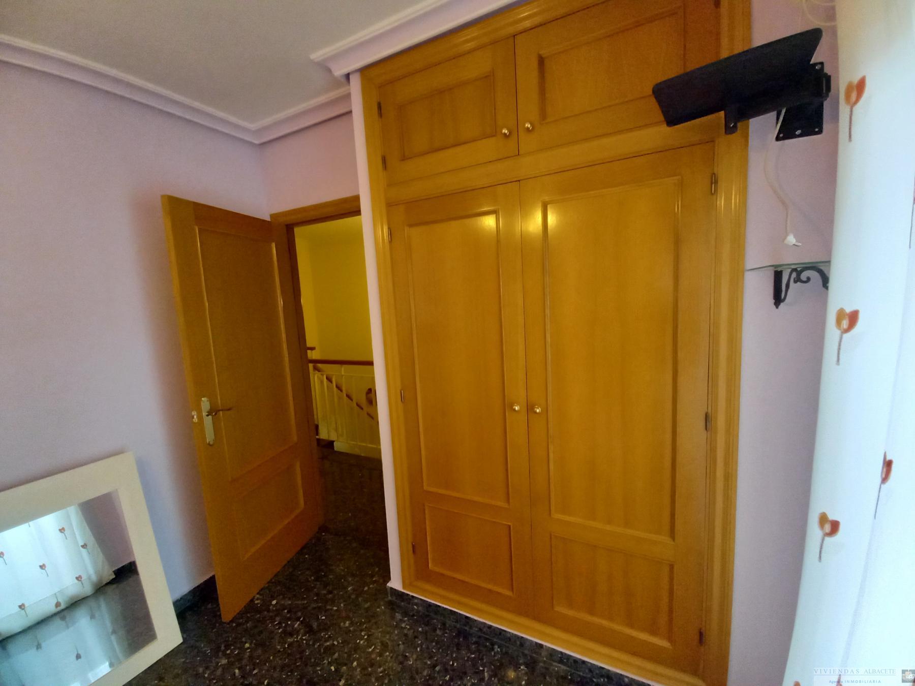 For sale of chalet in Albacete
