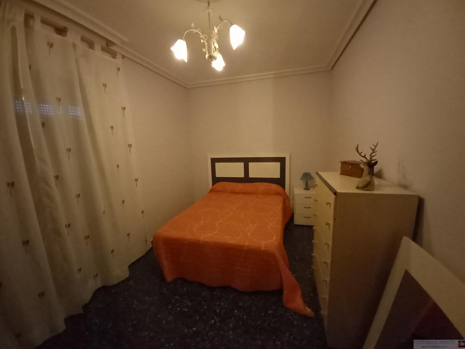 For sale of chalet in Albacete
