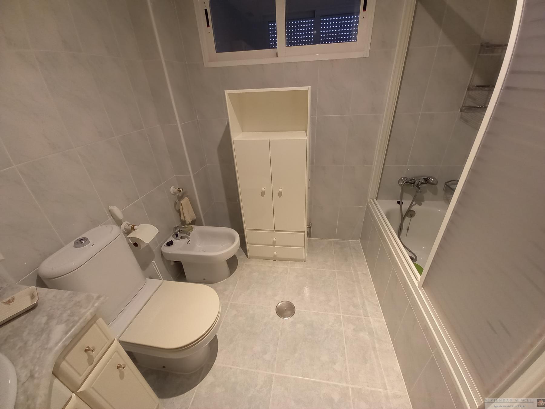 For sale of chalet in Albacete