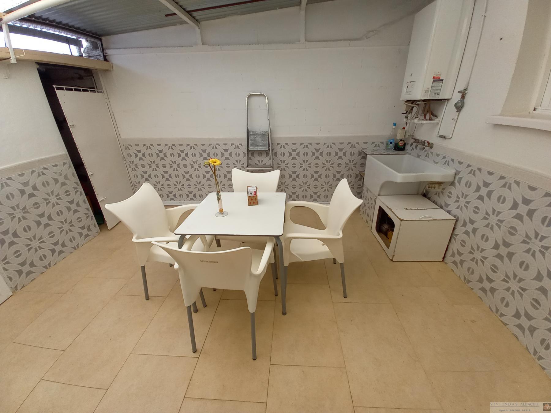 For sale of chalet in Albacete