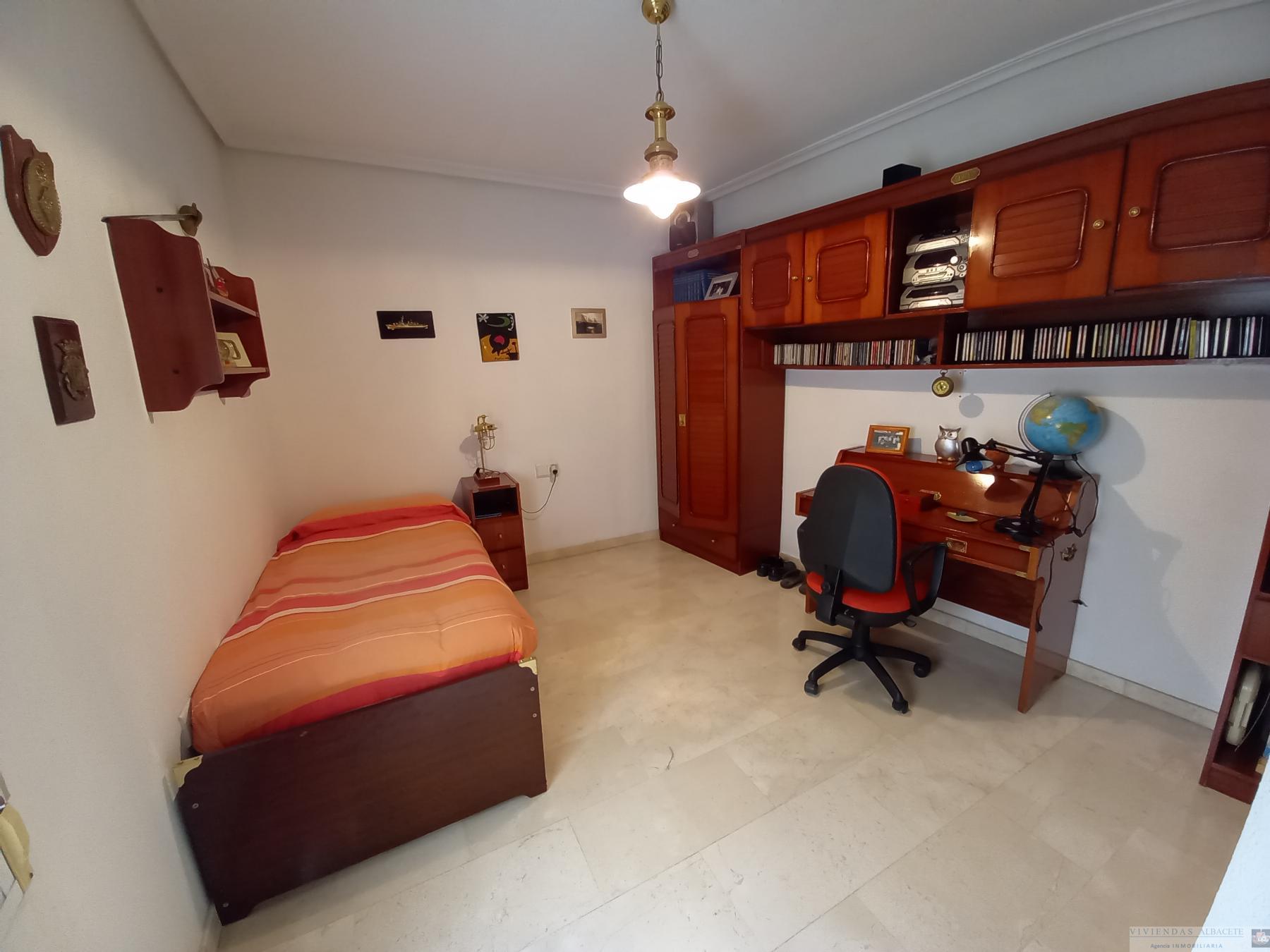 For sale of penthouse in Albacete