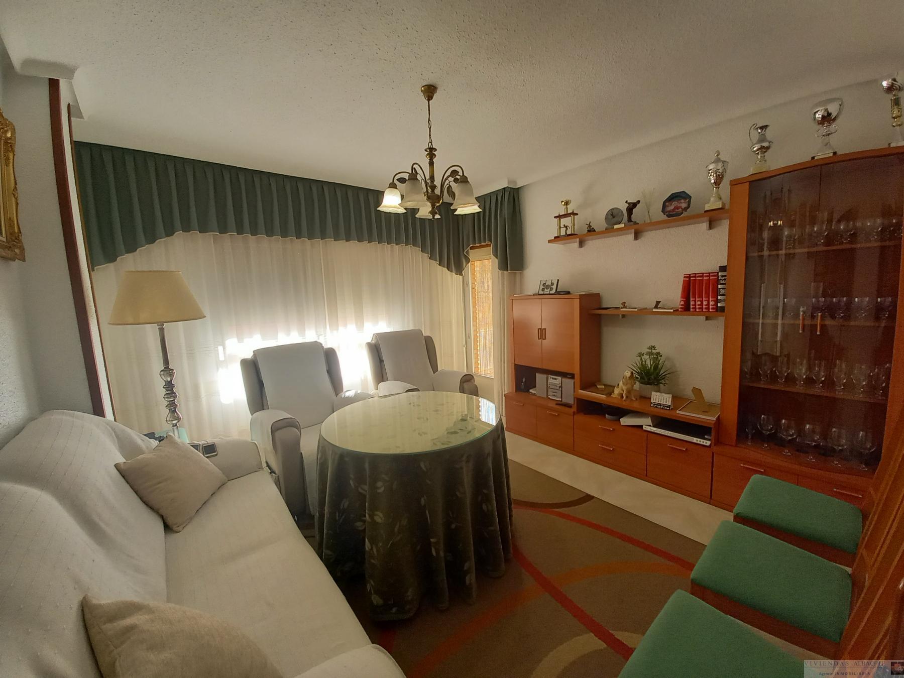 For sale of flat in Albacete