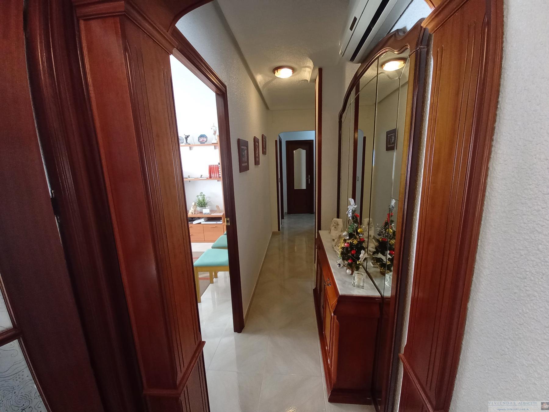 For sale of flat in Albacete