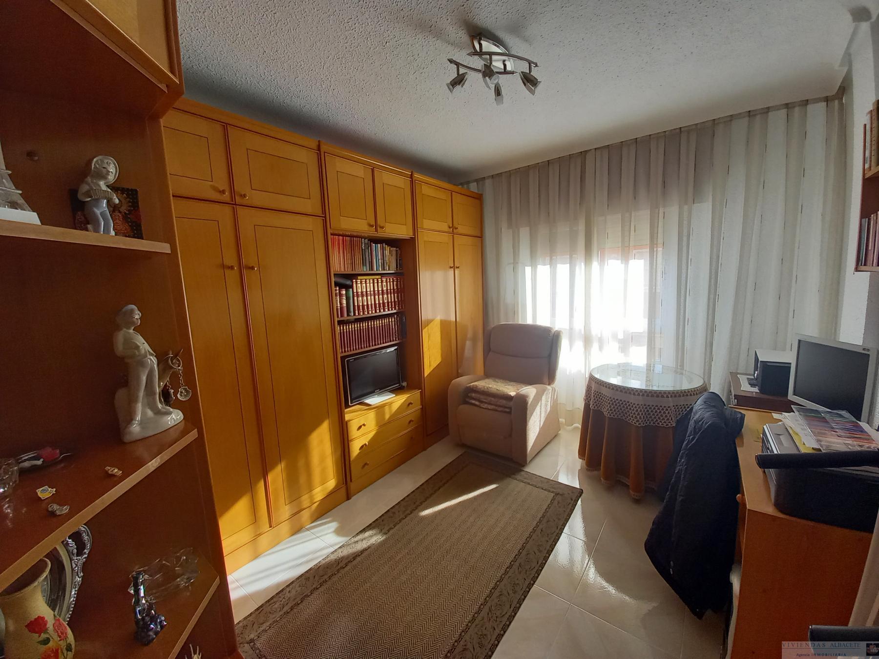 For sale of flat in Albacete