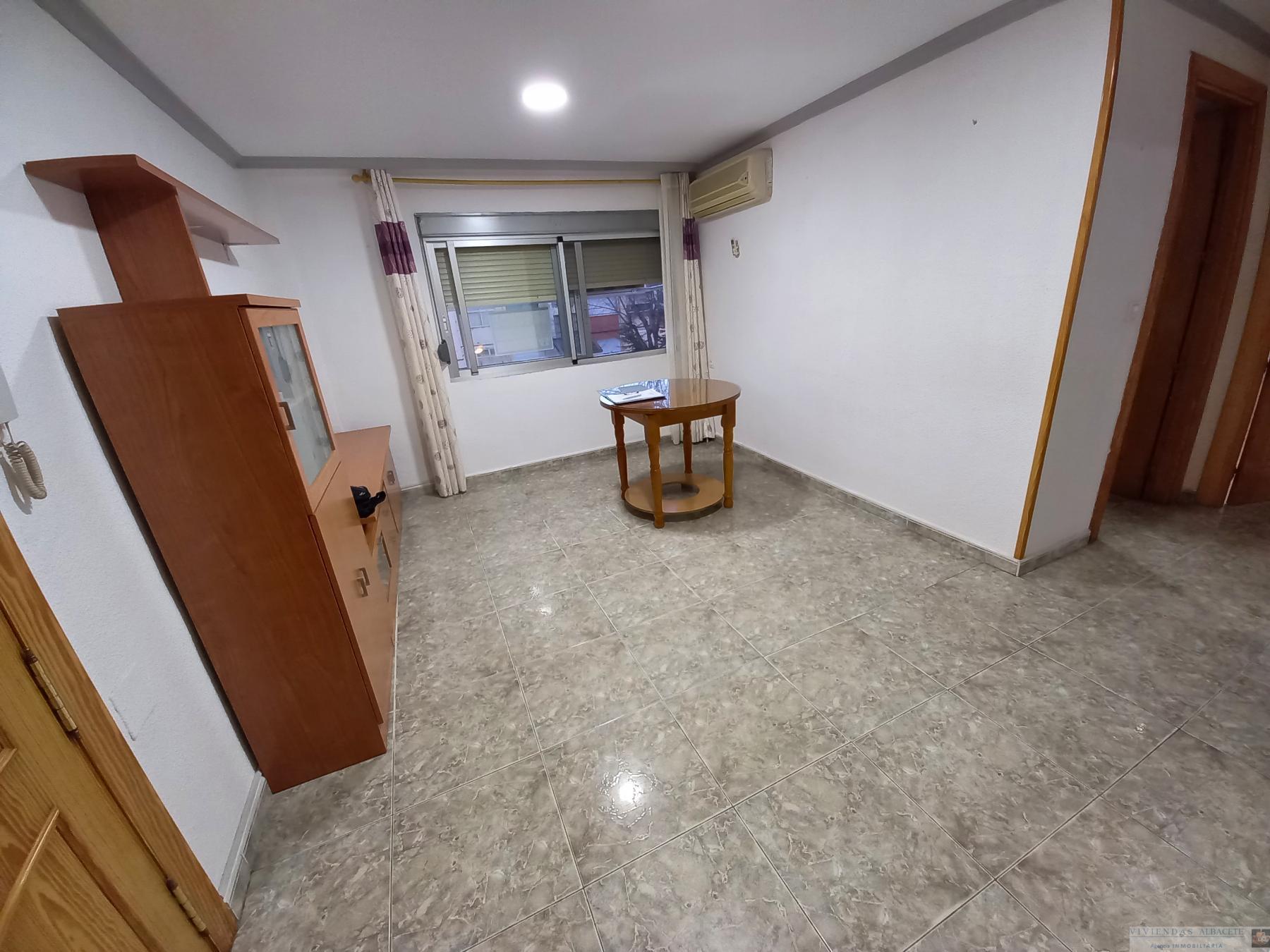 For sale of flat in Albacete