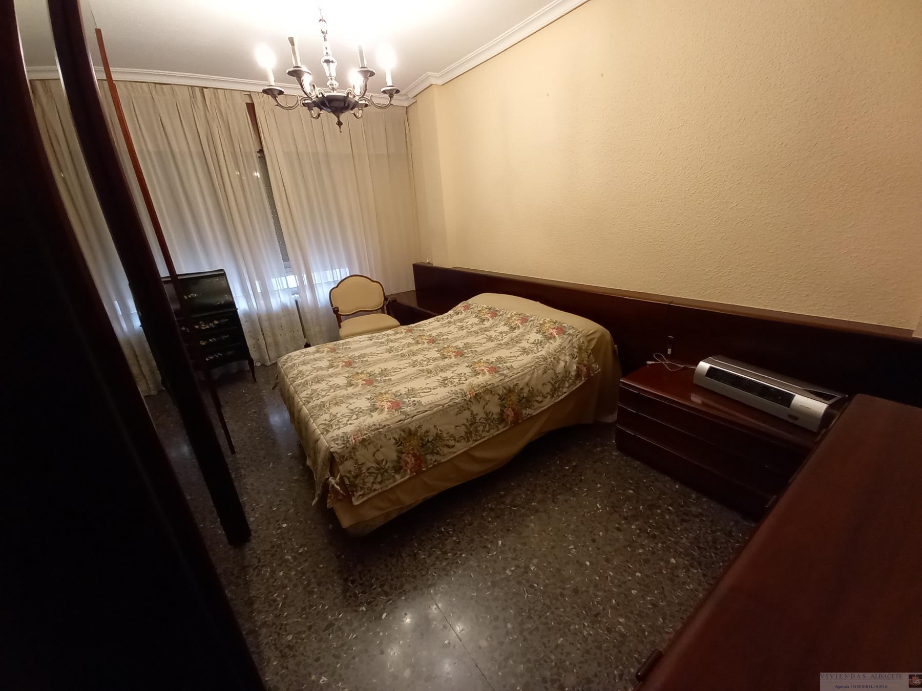 For sale of flat in Albacete