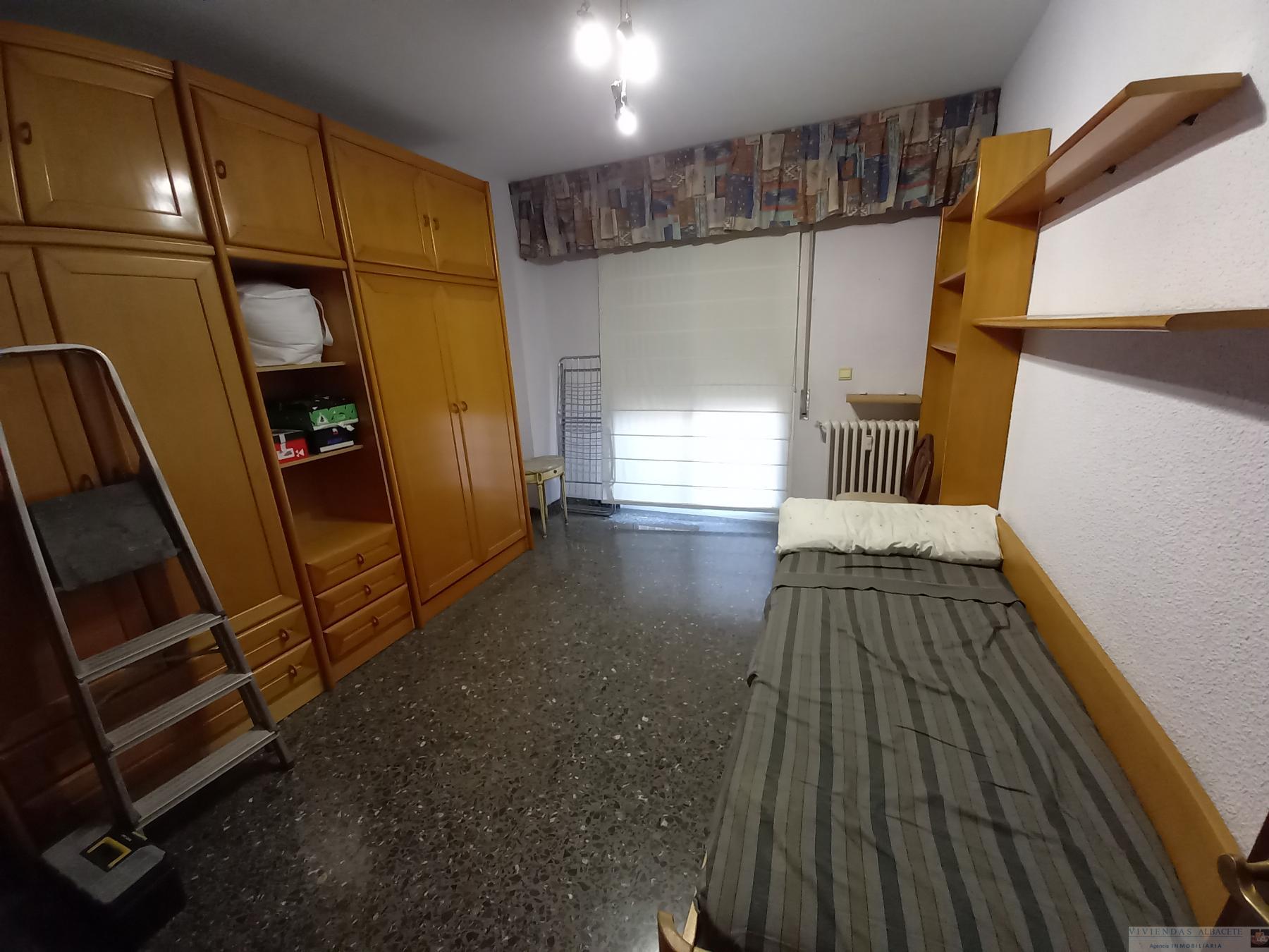 For sale of flat in Albacete