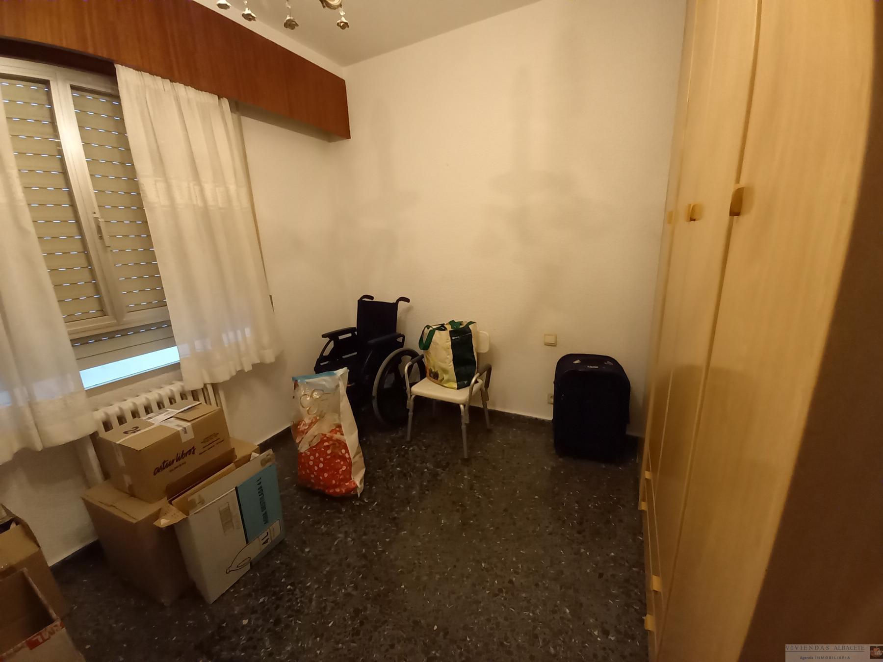 For sale of flat in Albacete