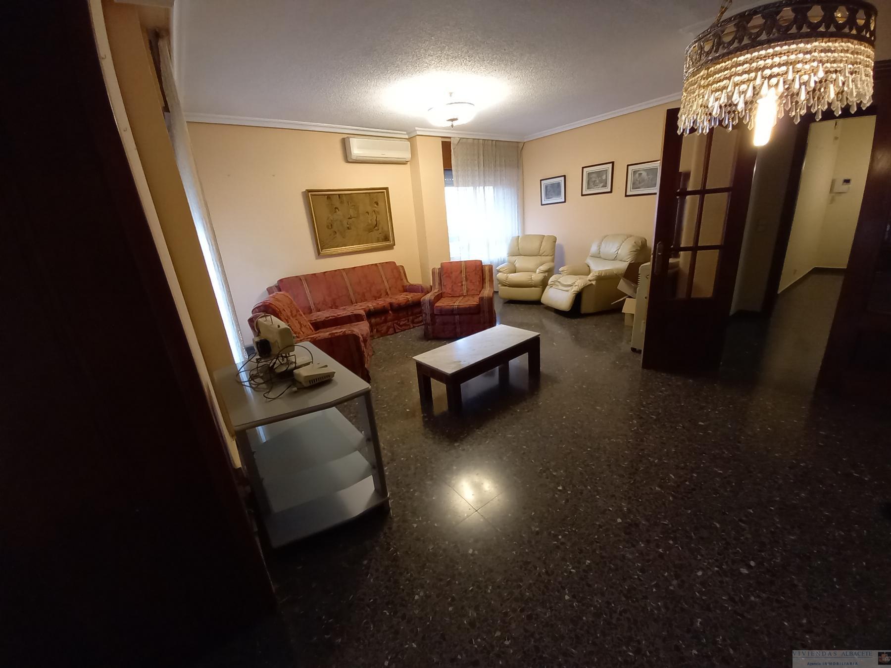 For sale of flat in Albacete