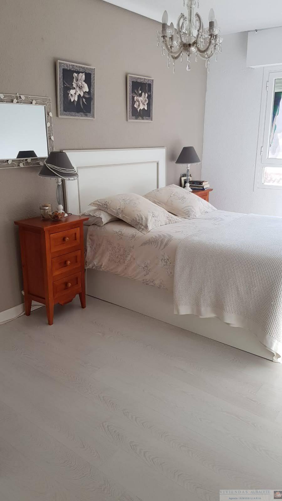 For sale of flat in Albacete