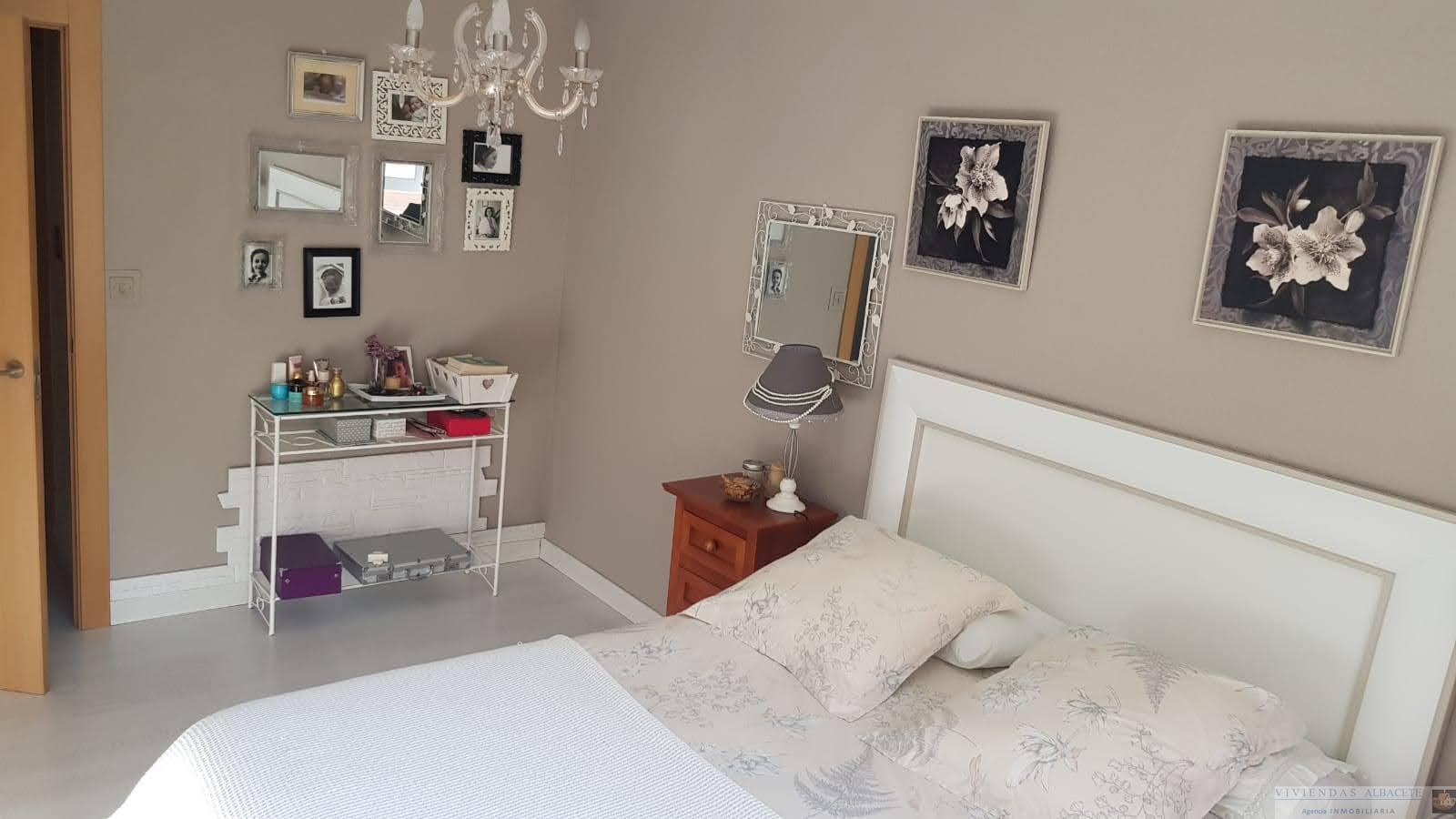 For sale of flat in Albacete