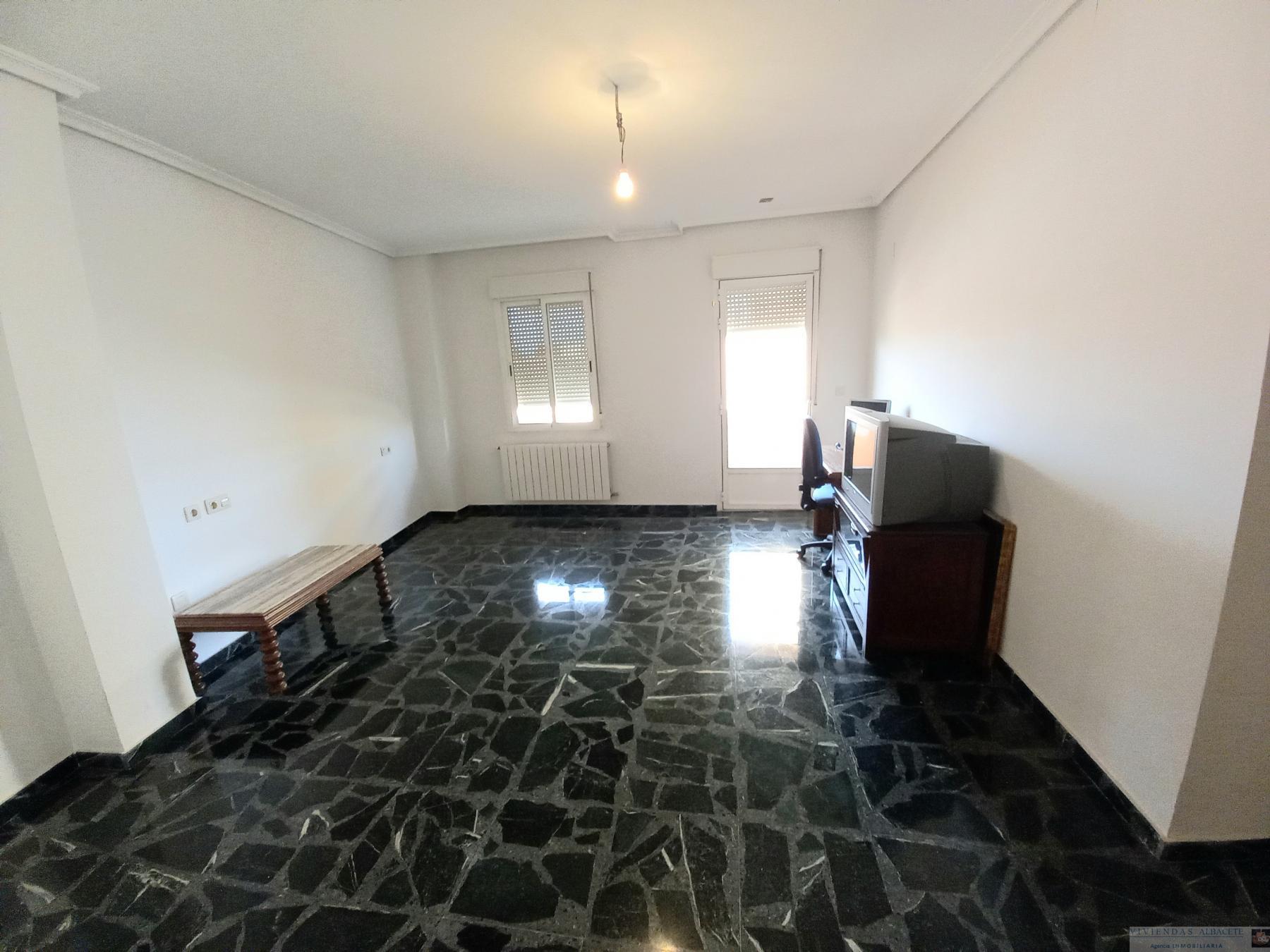 For sale of flat in Albacete
