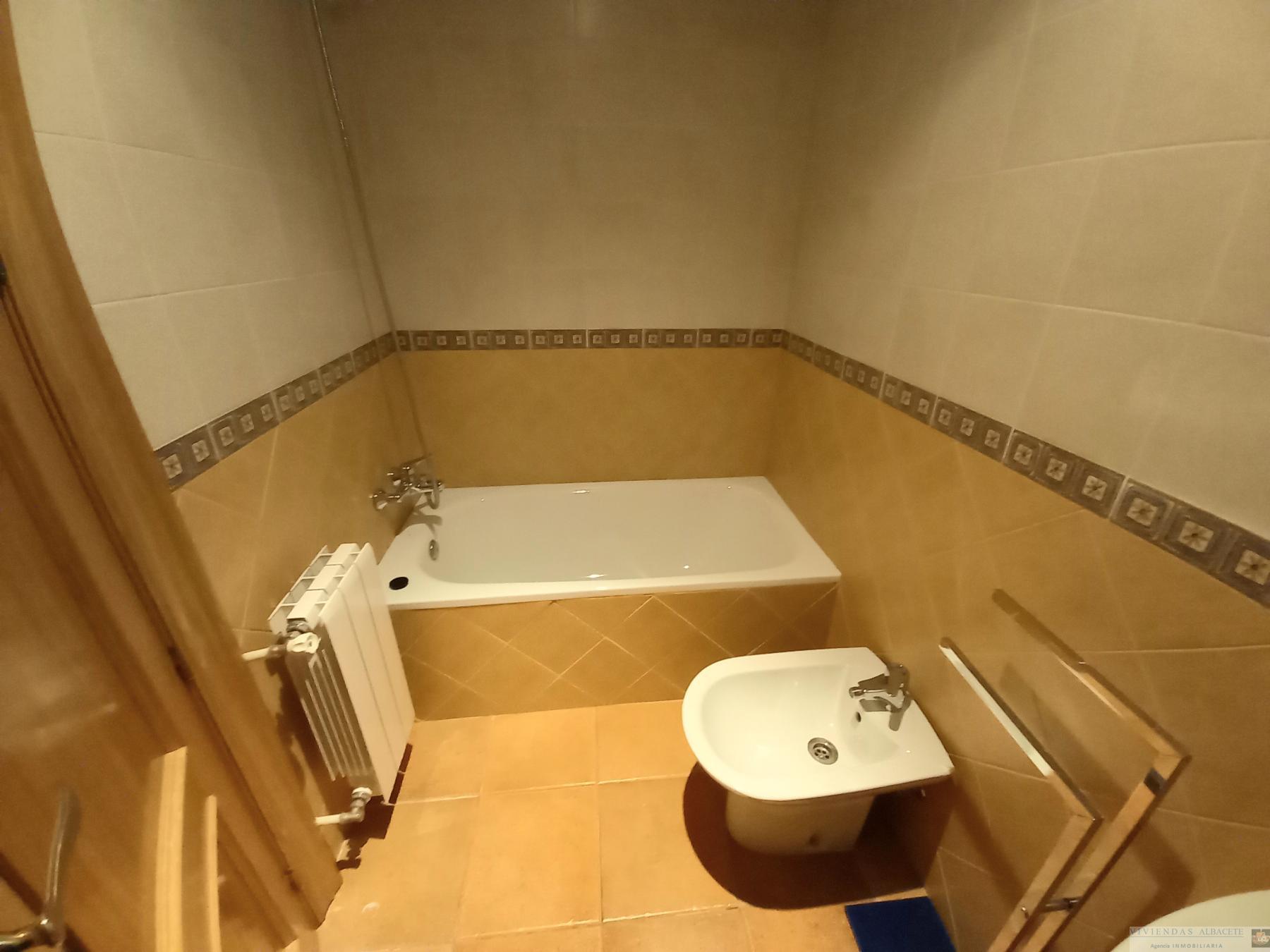 For sale of flat in Albacete