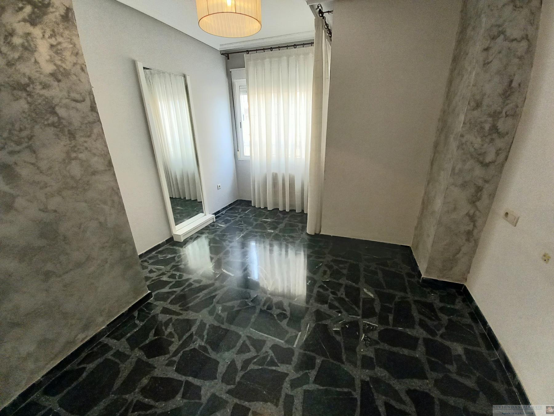 For sale of flat in Albacete