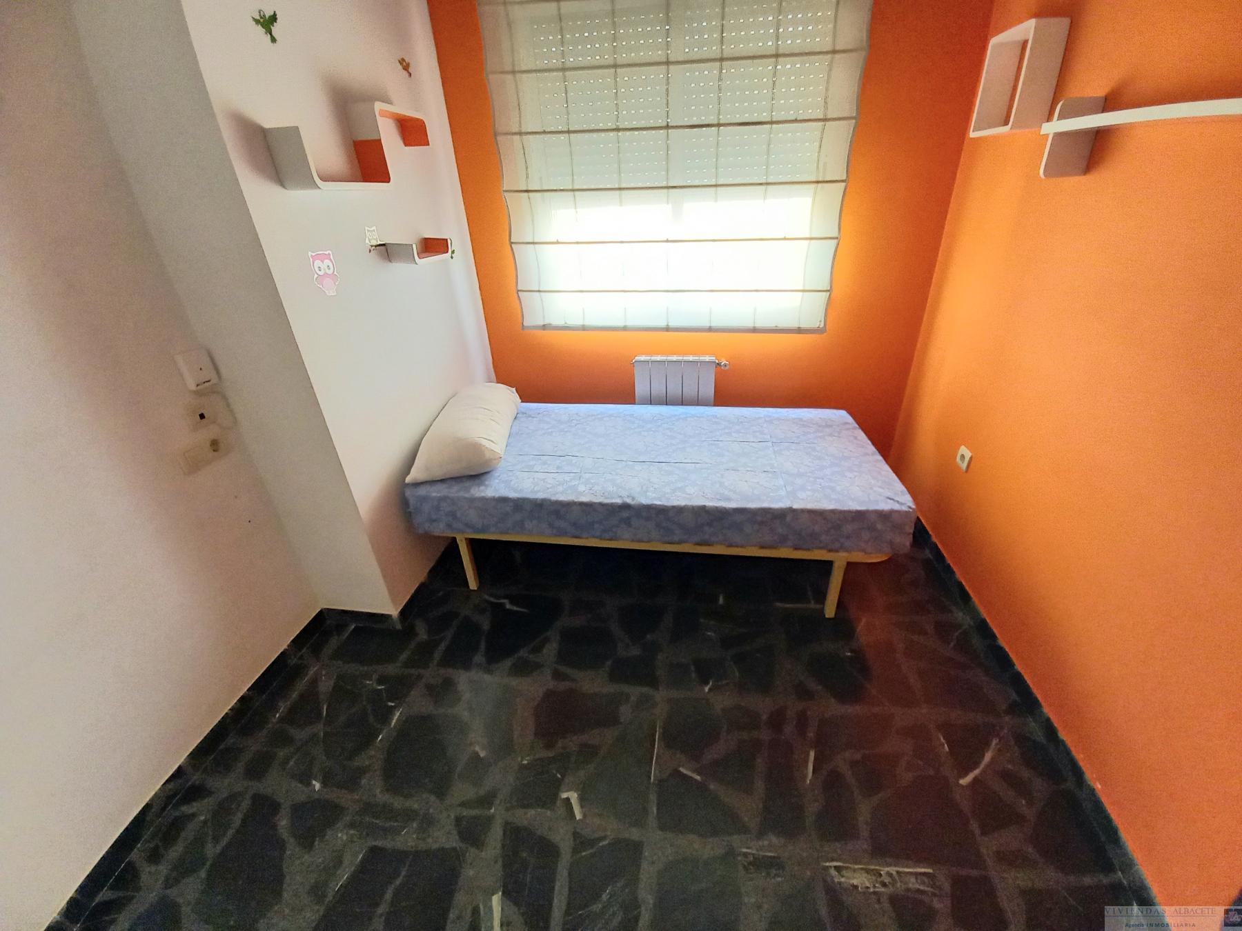 For sale of flat in Albacete