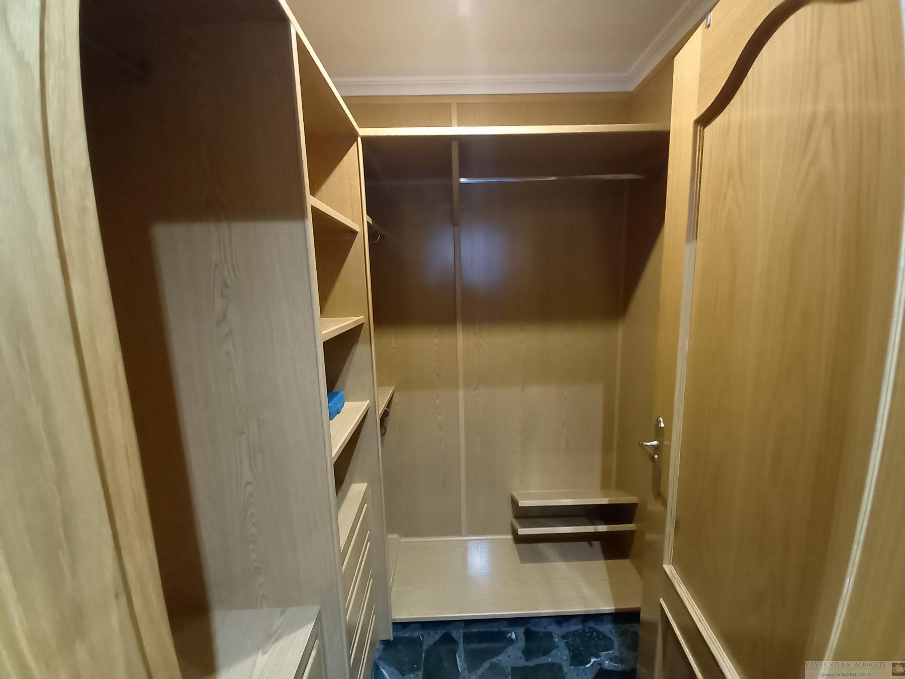 For sale of flat in Albacete