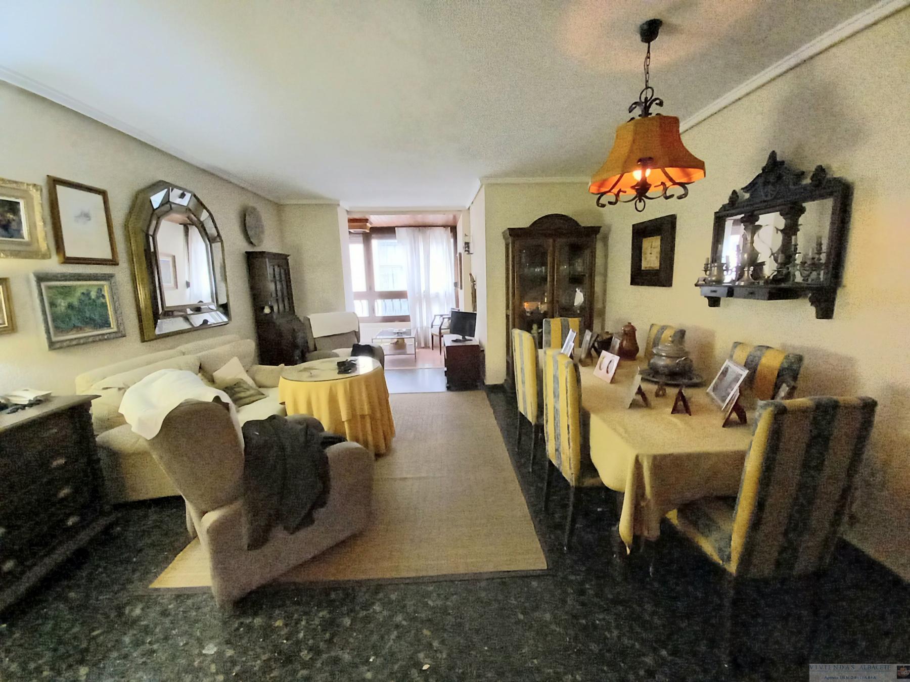 For sale of flat in Albacete