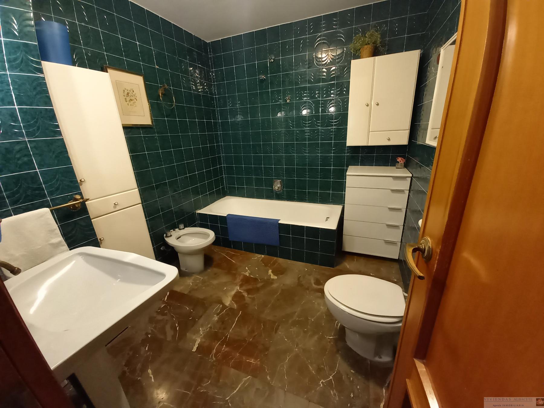 For sale of flat in Albacete