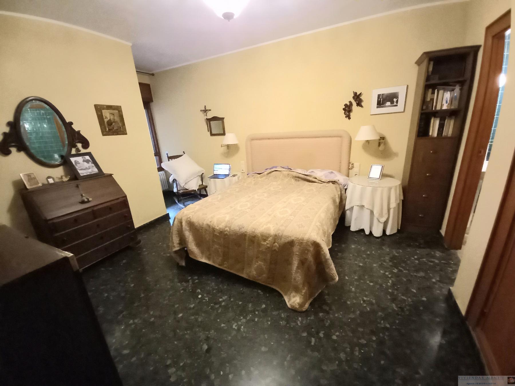 For sale of flat in Albacete