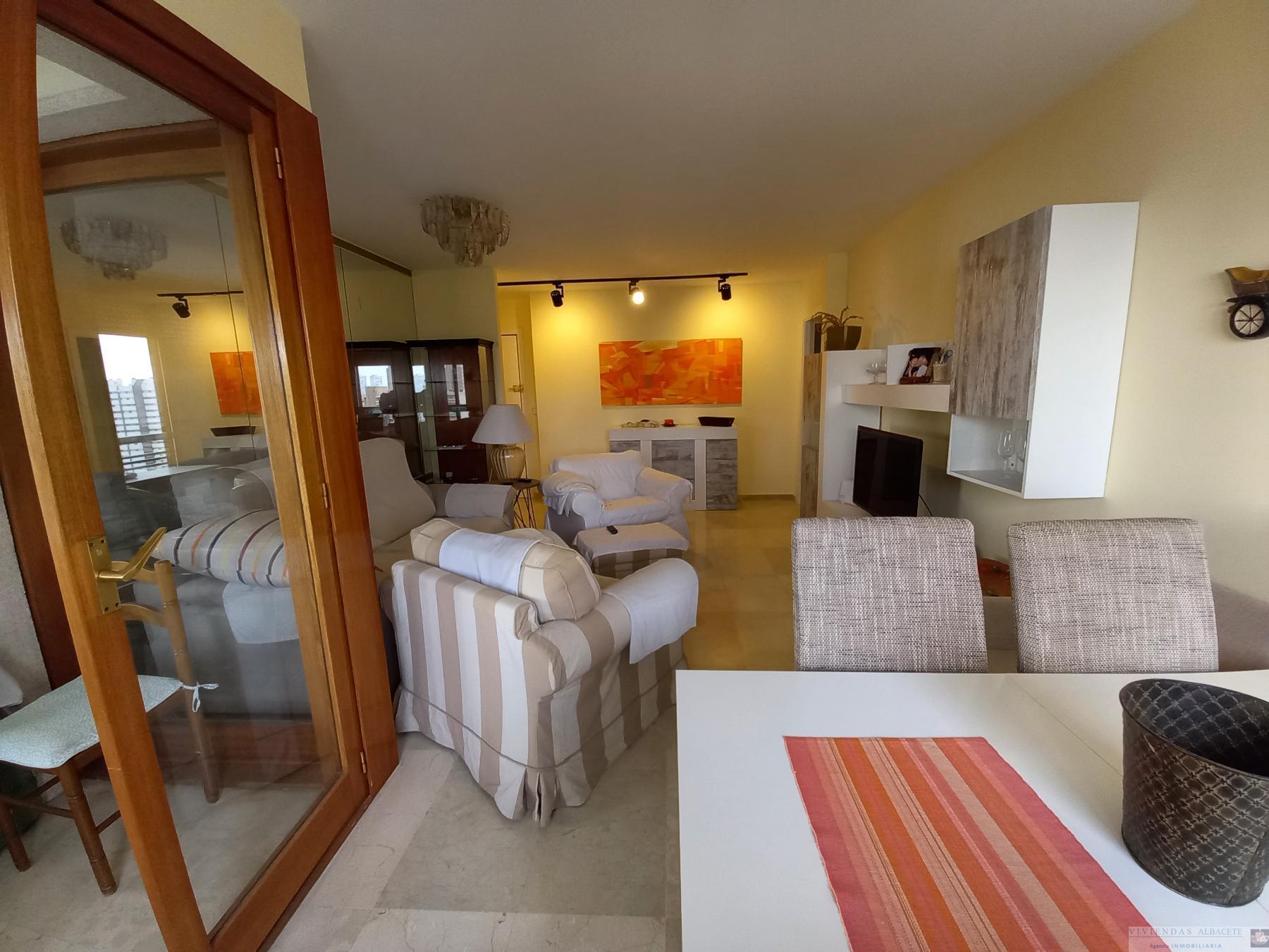 For sale of flat in Adsubia