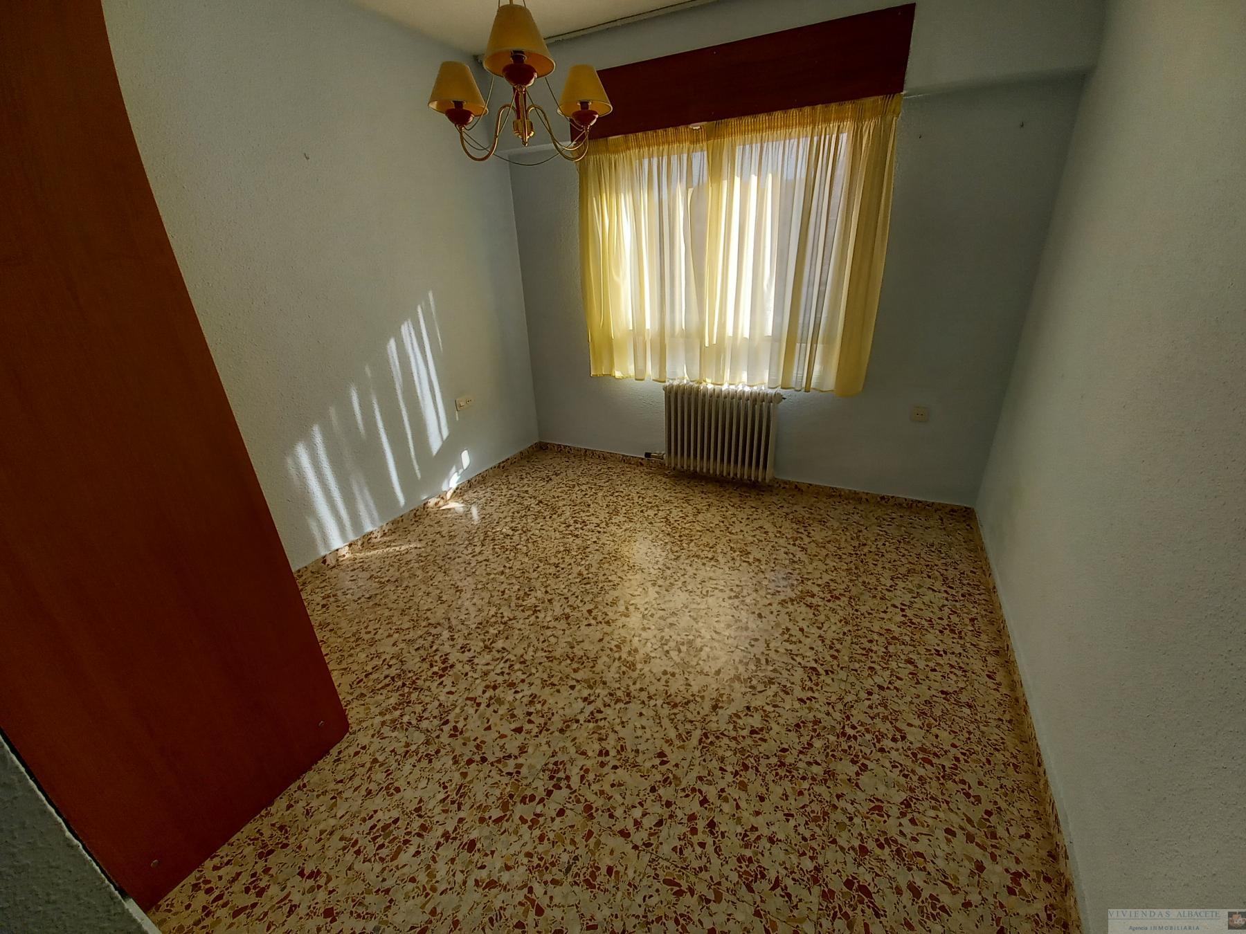 For sale of flat in Albacete
