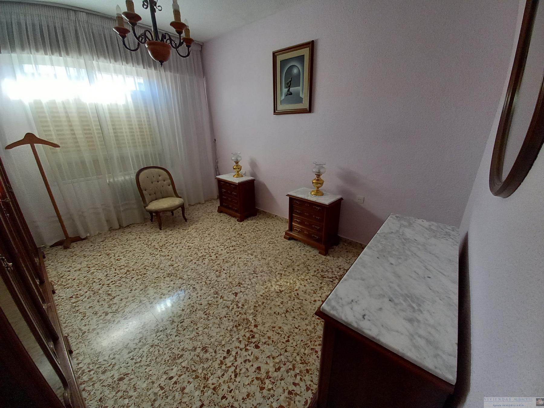 For sale of flat in Albacete