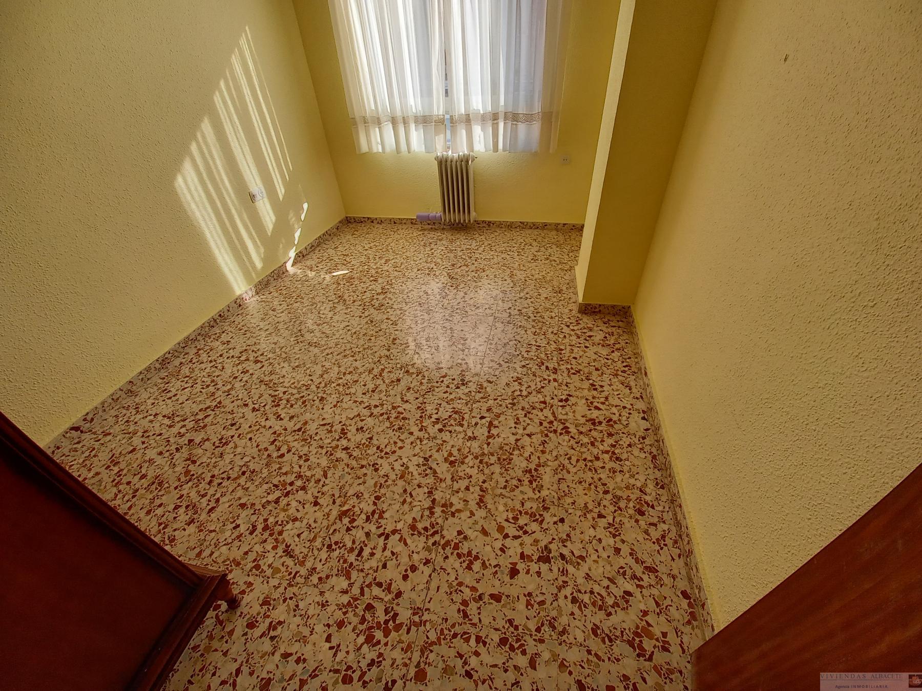 For sale of flat in Albacete