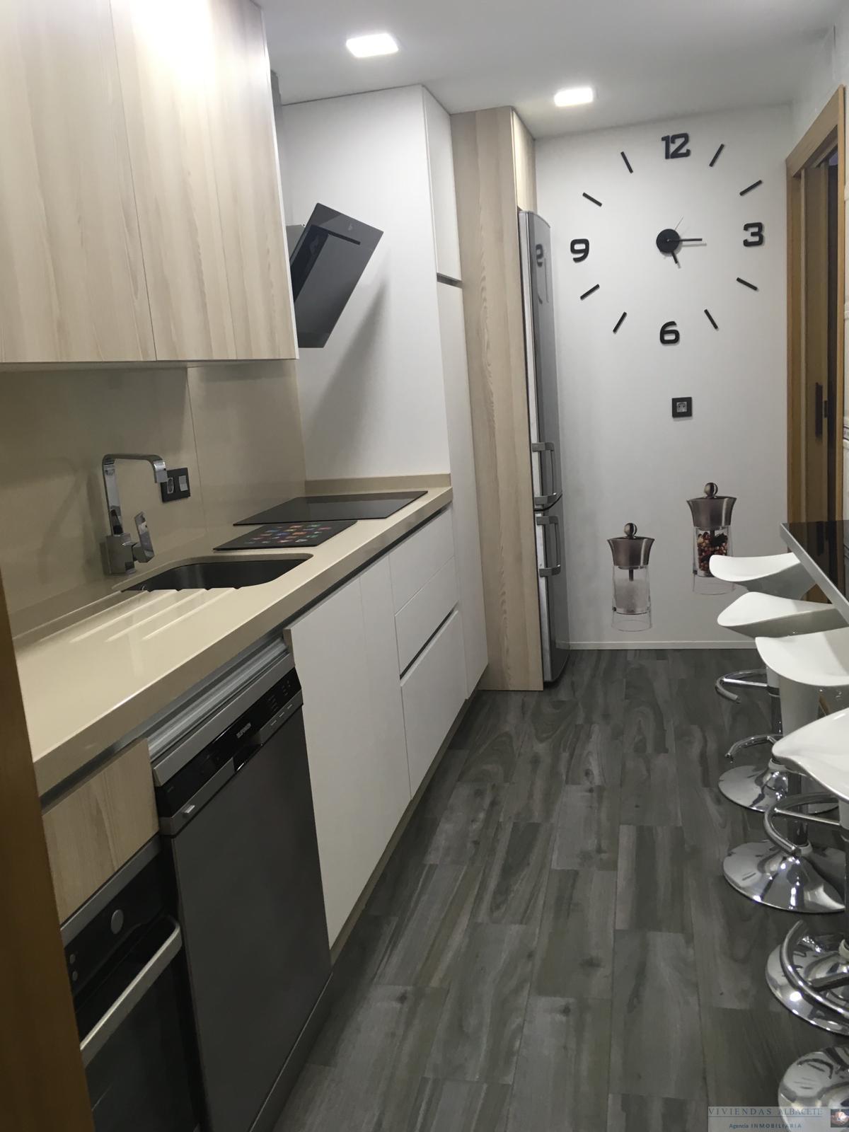 For sale of flat in Albacete
