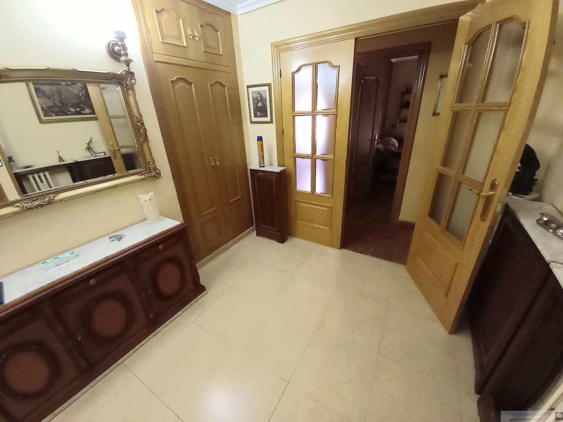 For sale of flat in Albacete