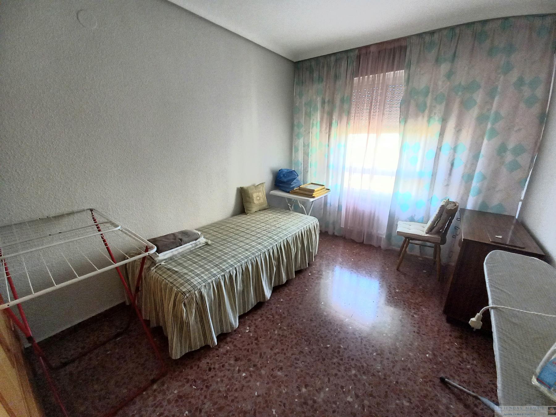 For sale of flat in Albacete