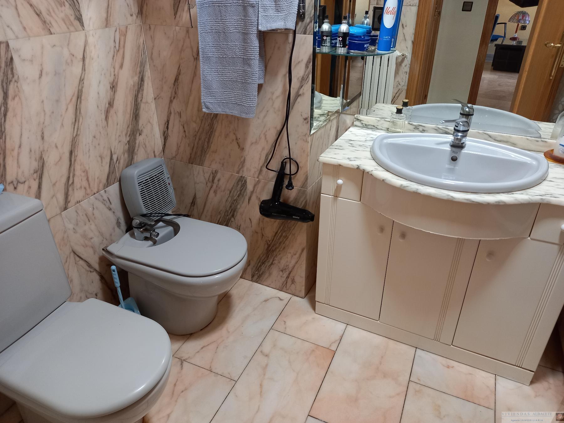 For sale of apartment in Albacete