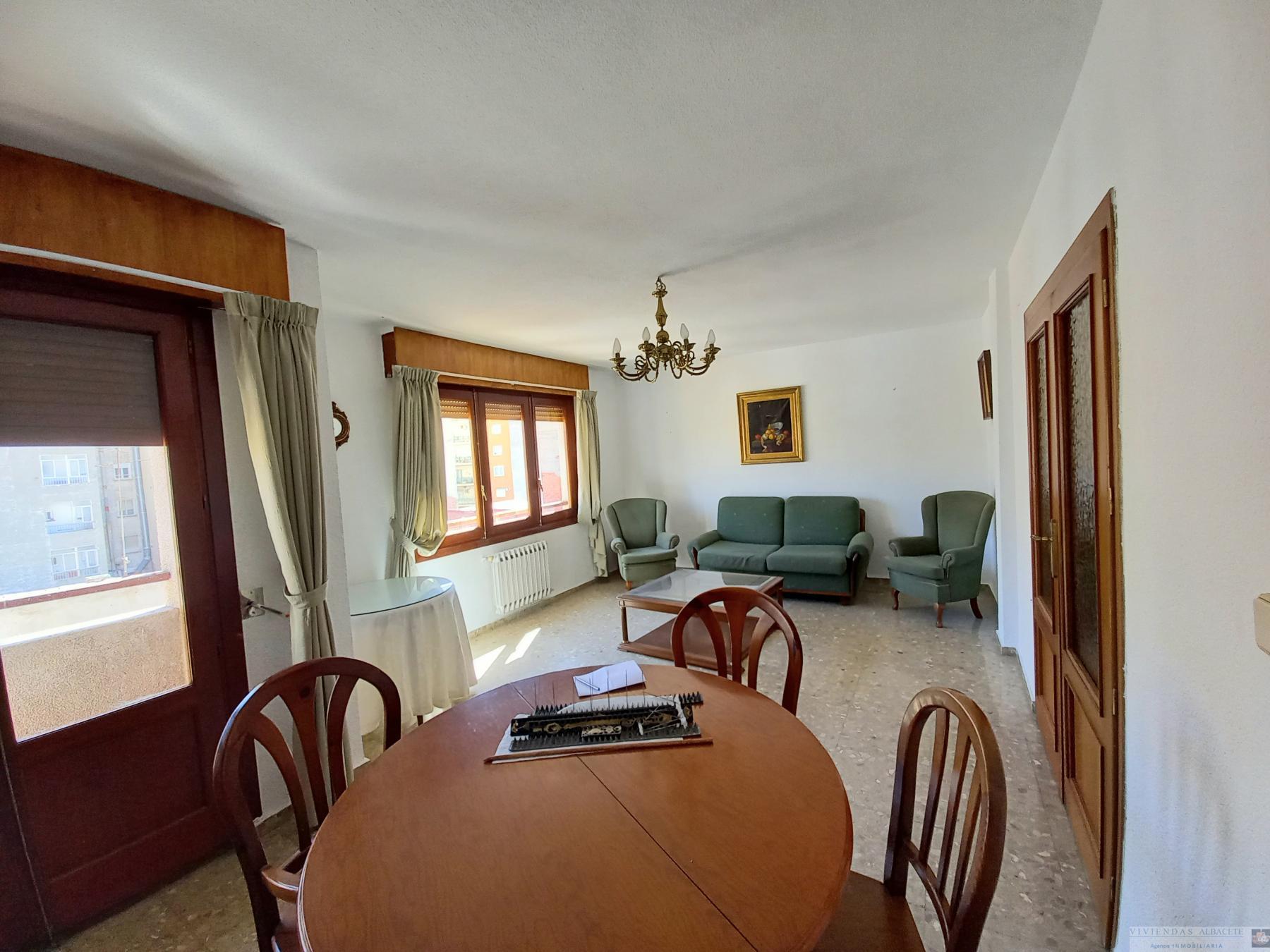 For sale of flat in Albacete