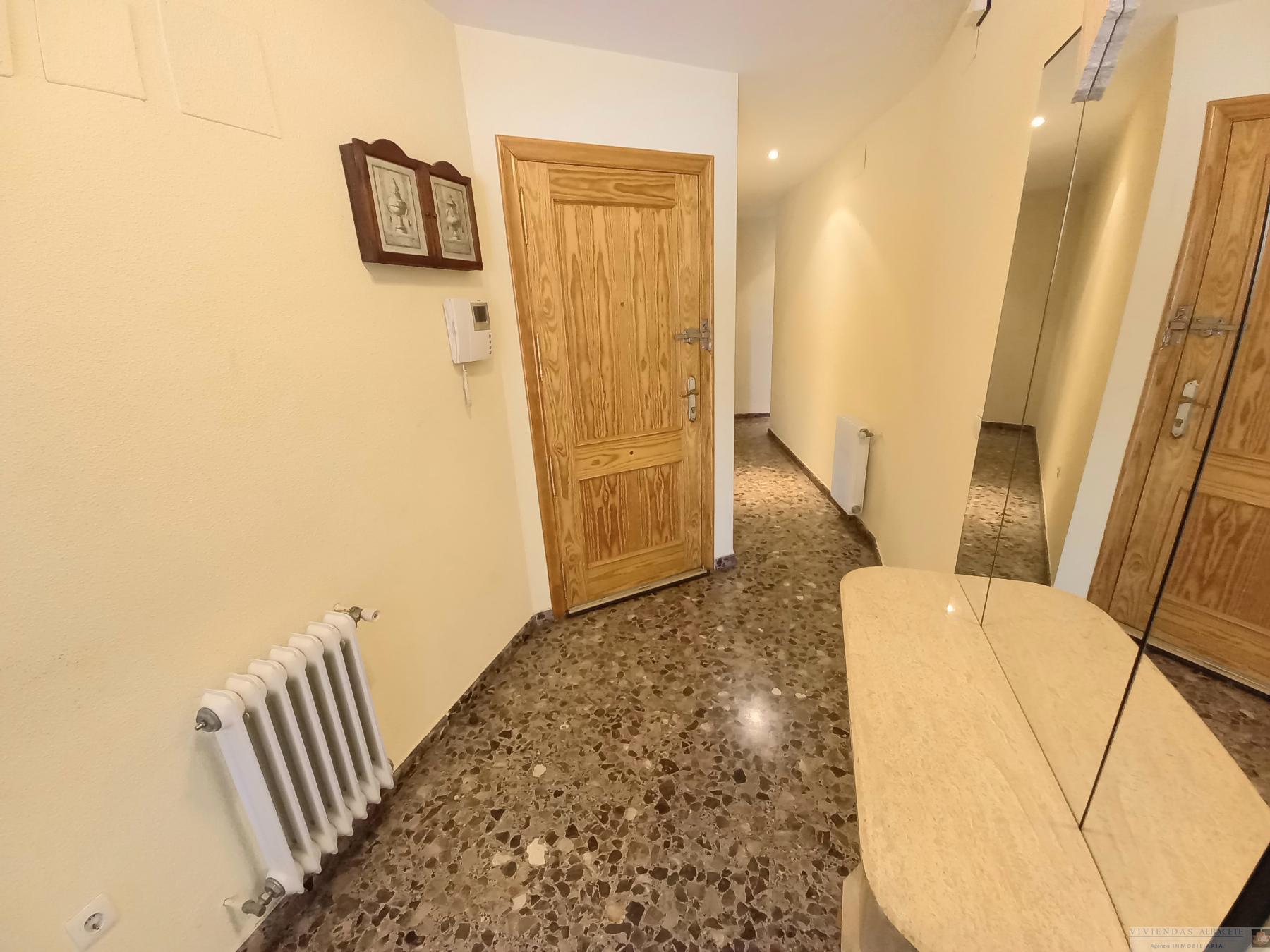 For sale of flat in Albacete