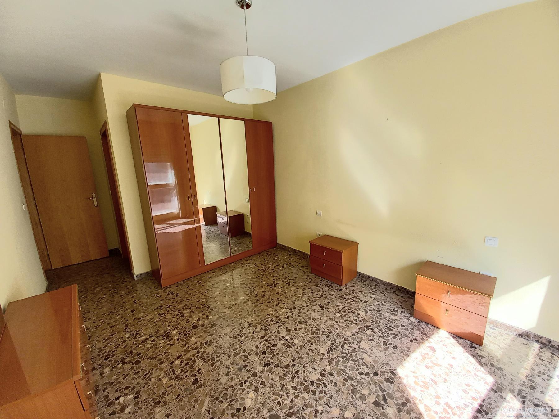 For sale of flat in Albacete