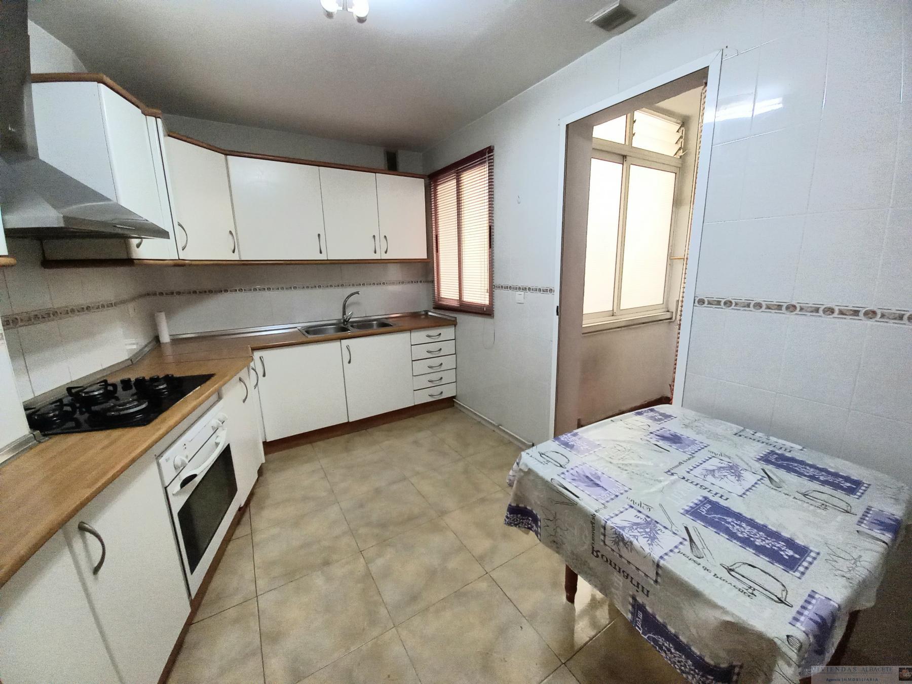 For sale of flat in Albacete