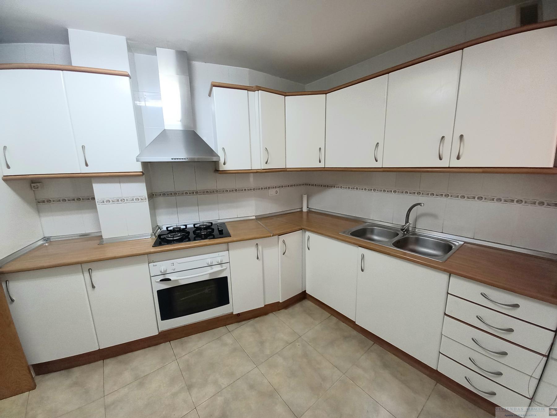 For sale of flat in Albacete