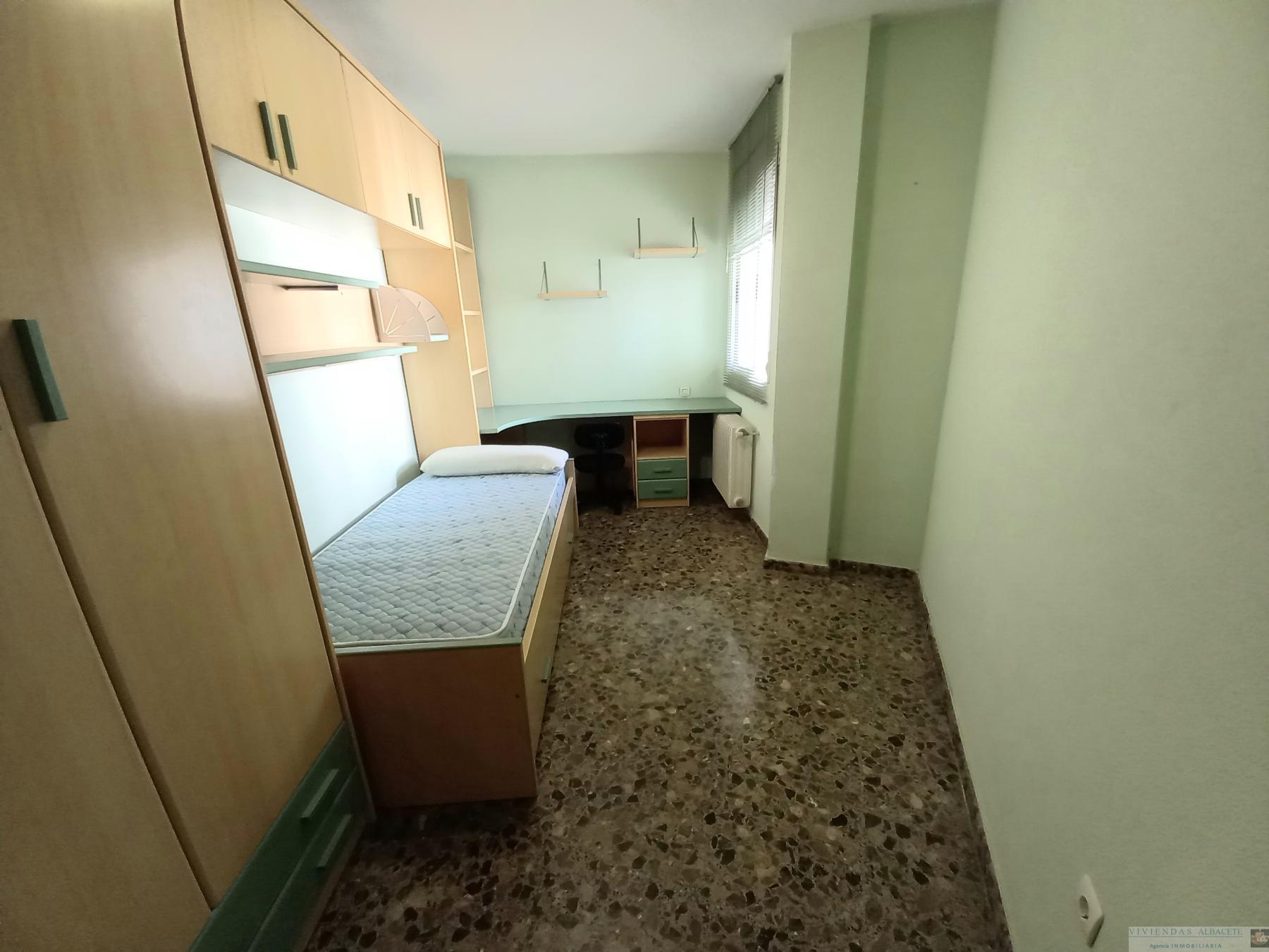 For sale of flat in Albacete