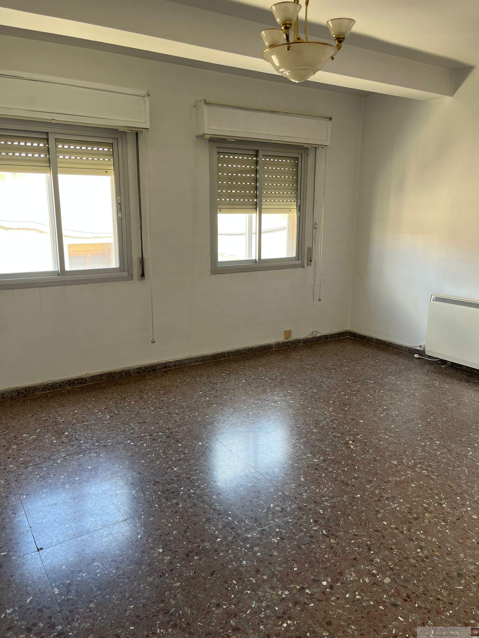 For sale of flat in La Gineta