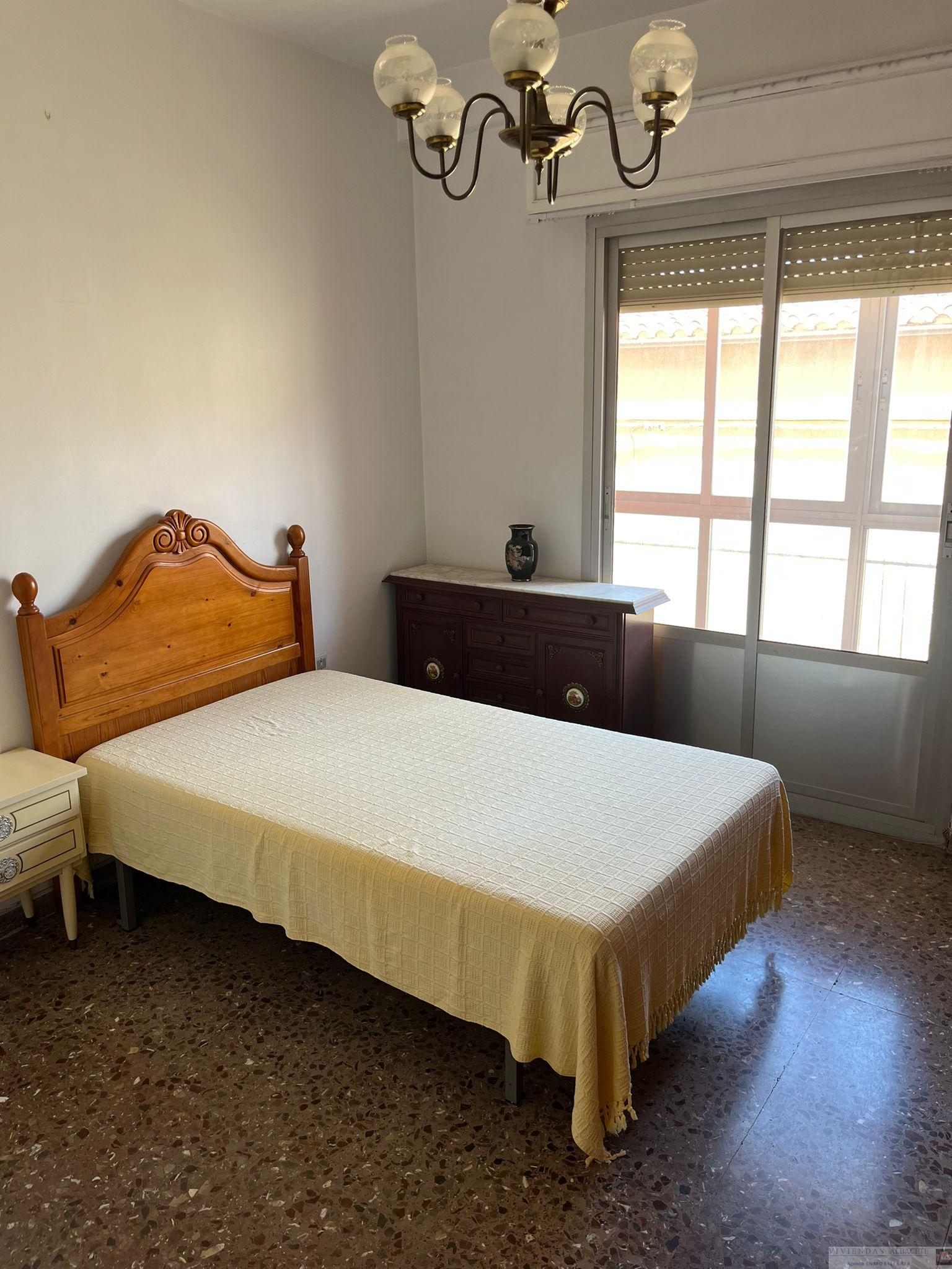 For sale of flat in La Gineta