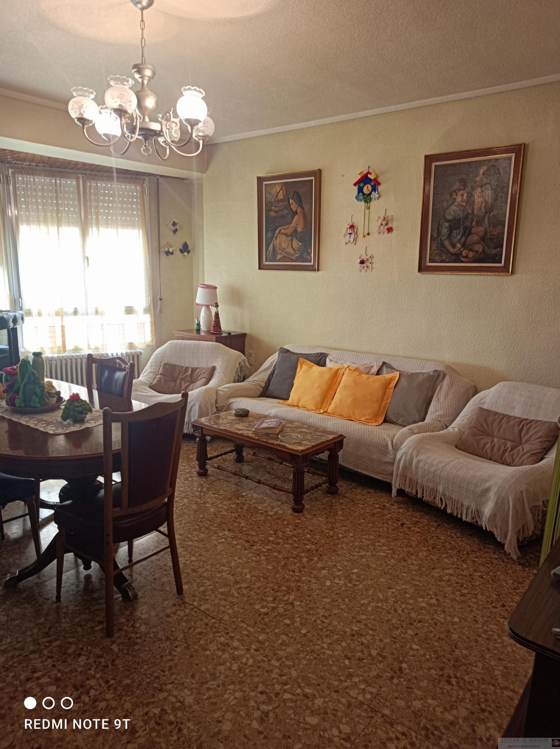 For sale of flat in Albacete