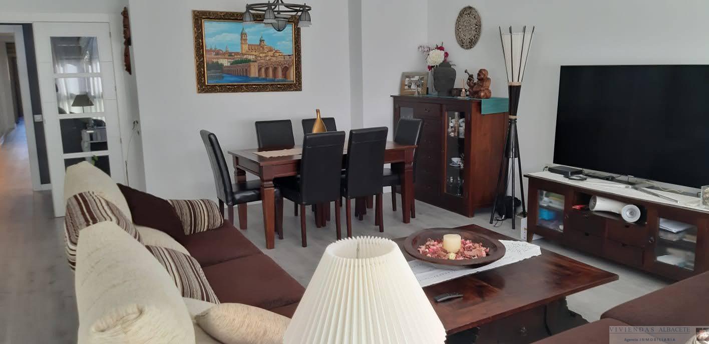 For sale of flat in Albacete