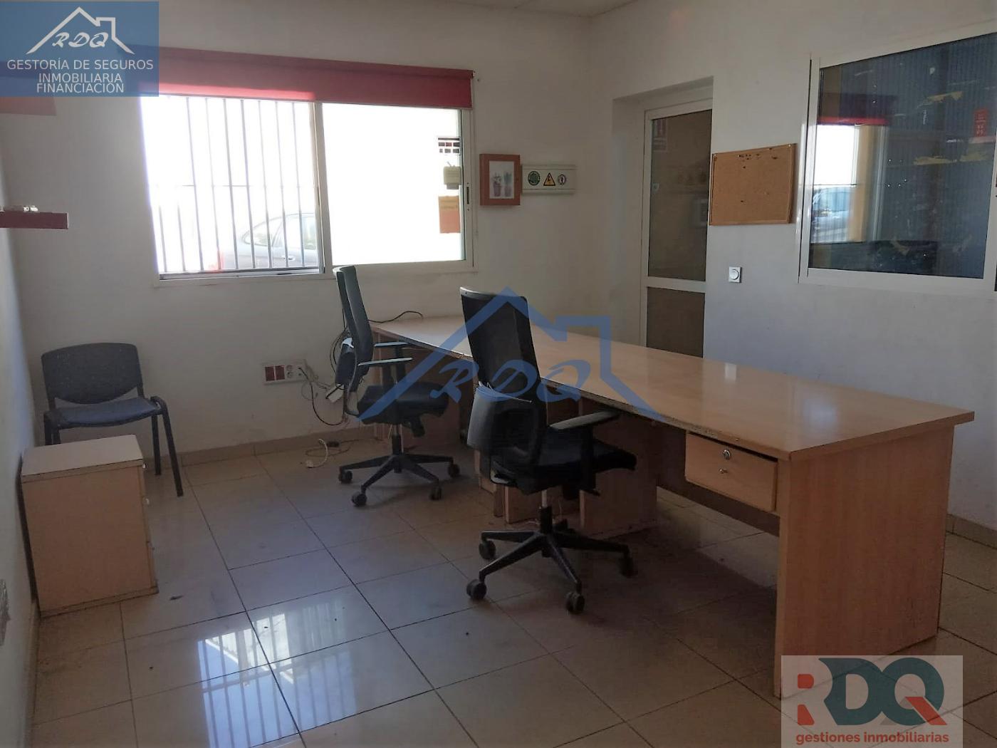 Venta de nave industrial en Alburquerque