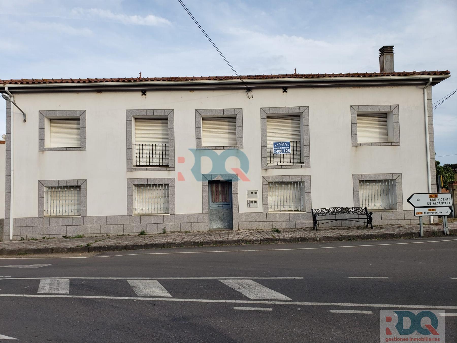 For sale of house in La Codosera