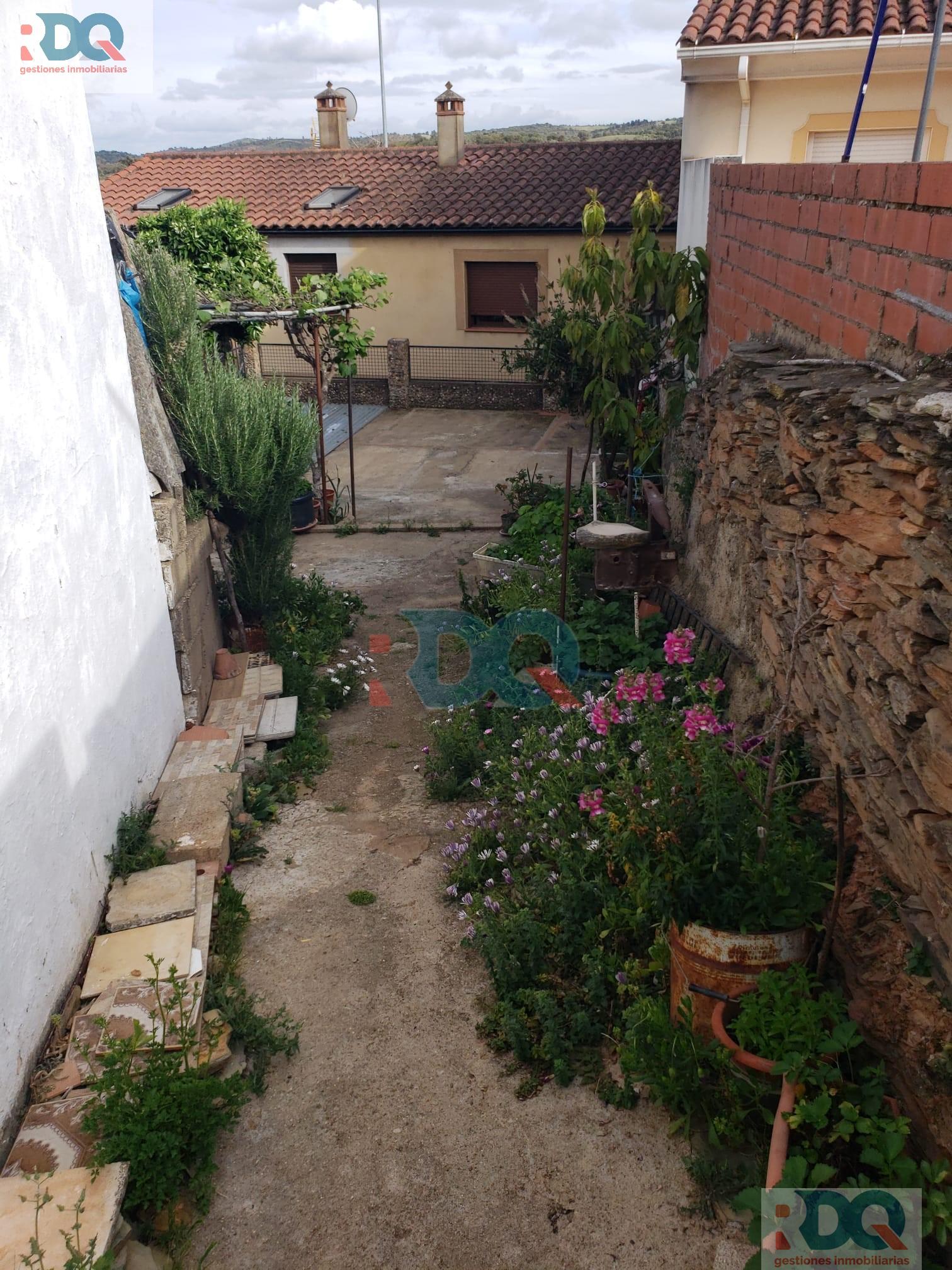 For sale of house in La Codosera