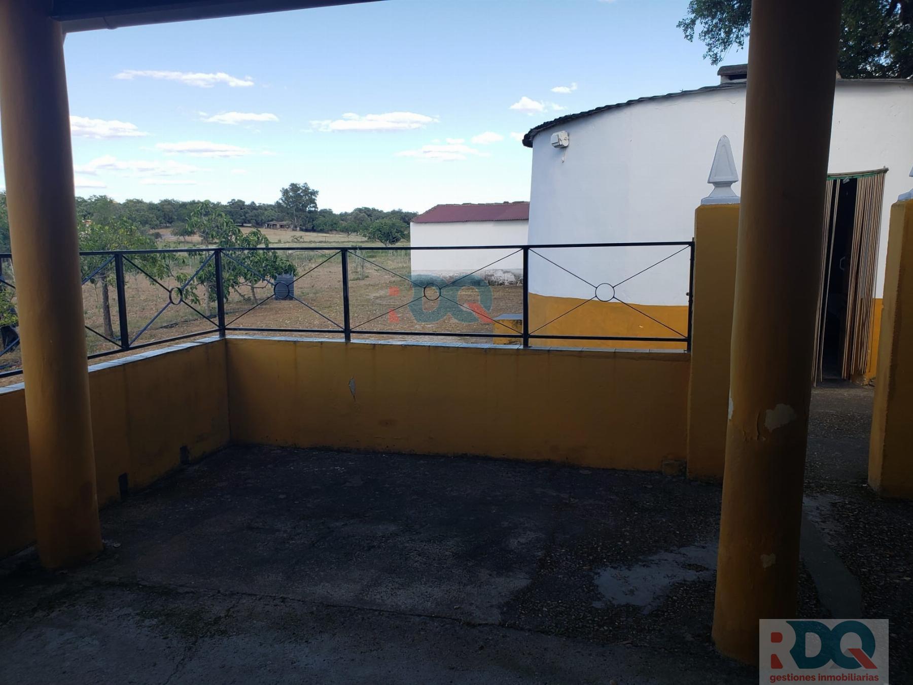 For sale of rural property in Alburquerque