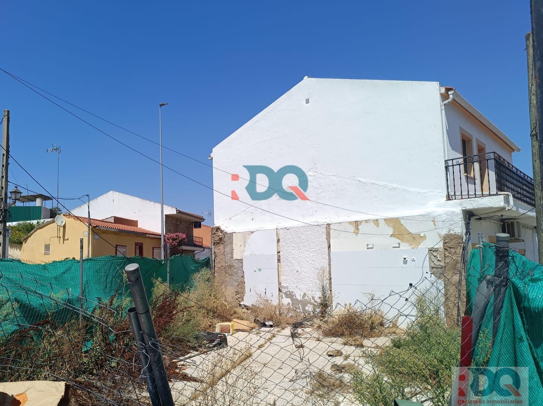 For sale of land in La Codosera