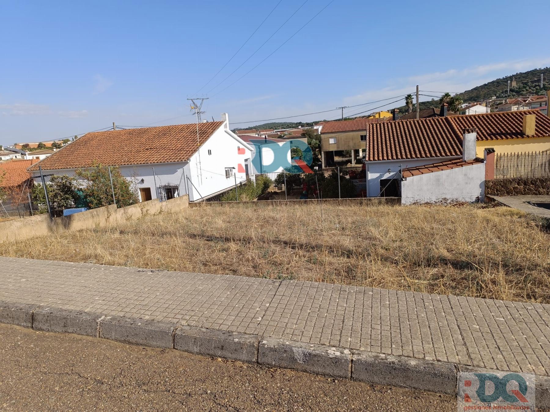 For sale of land in La Codosera
