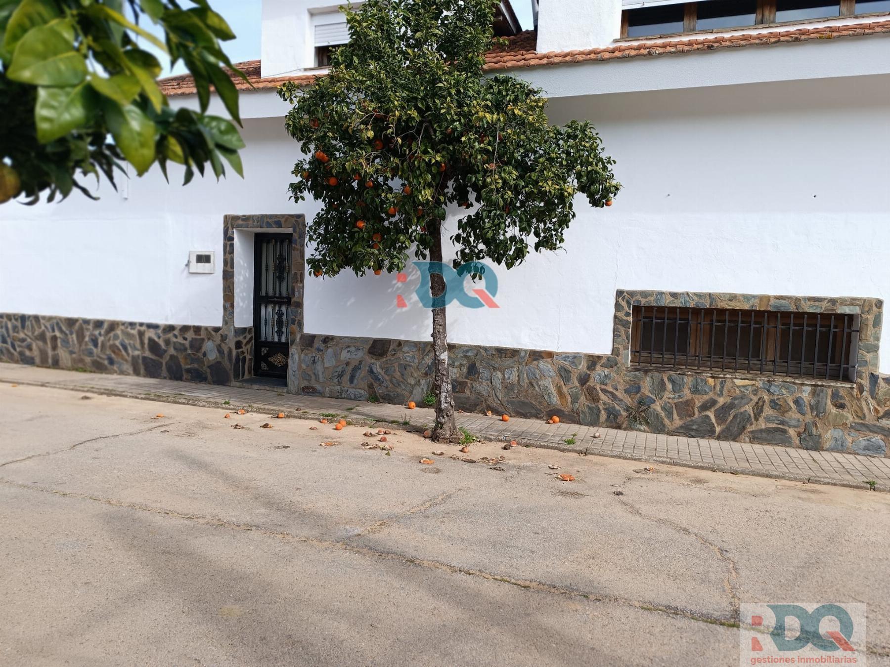 For sale of house in La Codosera