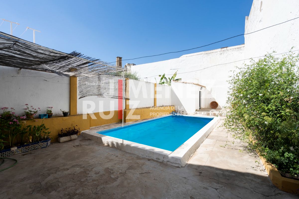 For sale of house in Villamartín