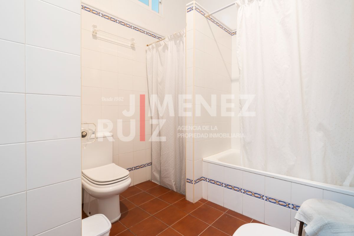 For sale of house in Villamartín